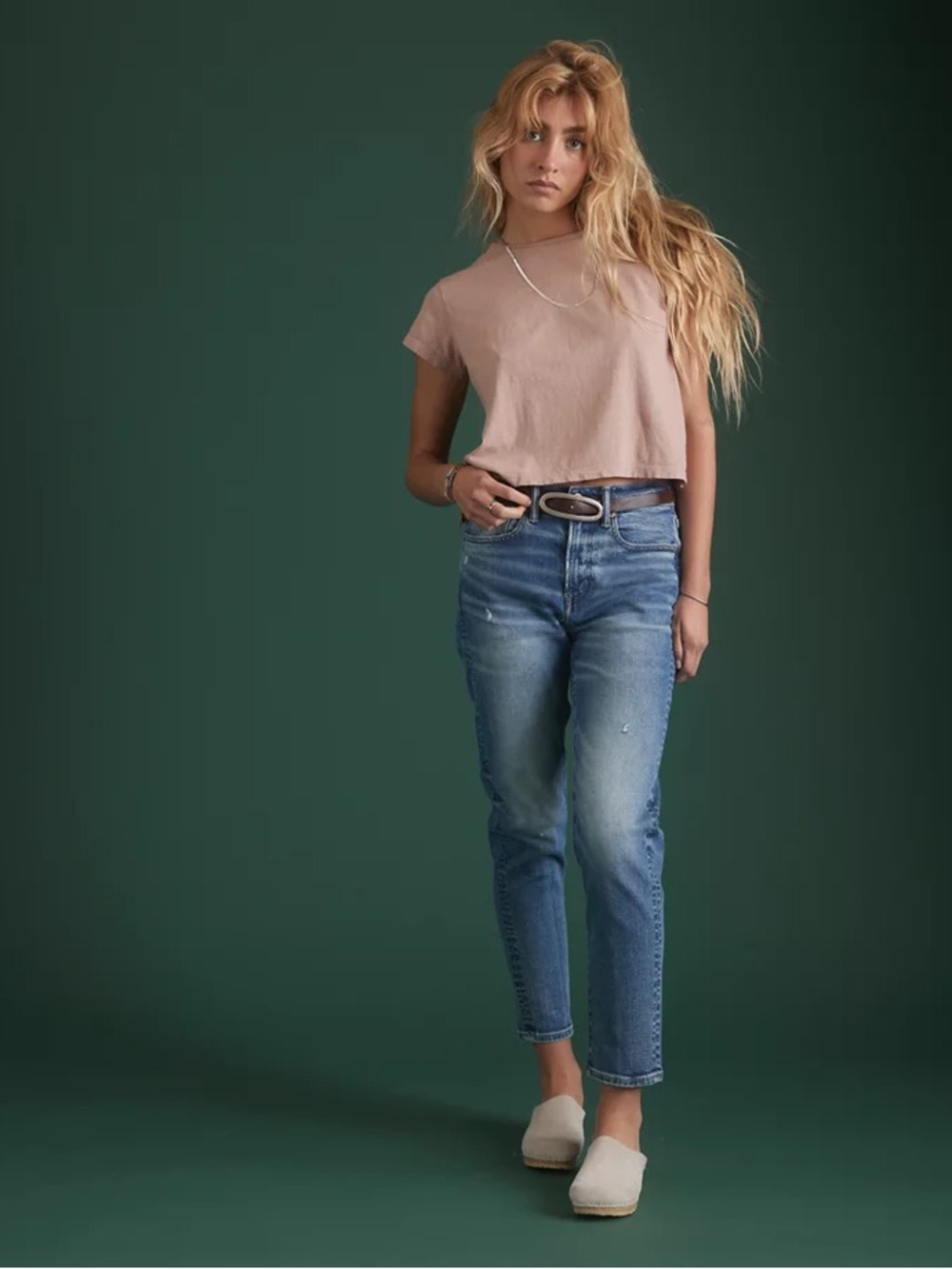 AE77 Premium Mom Jean in Medium Vintage Wash Denim size 8 Short